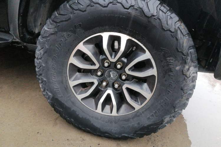 Used Ford F-150 Raptor 2011 6.2L SVT Raptor SuperCrew Right Front Wheel Hub