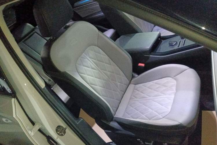 Used Volkswagen Tavendor 2023 380TSI Four-Wheel Drive R-Line Cruise Edition
