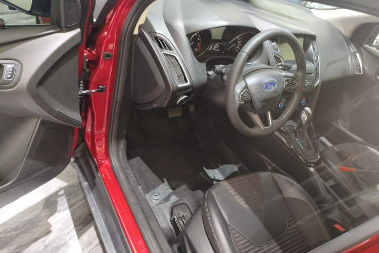 Used Ford Focus 2018 Hatchback Classic EcoBoost 180 Automatic Elite Model Driver Seat