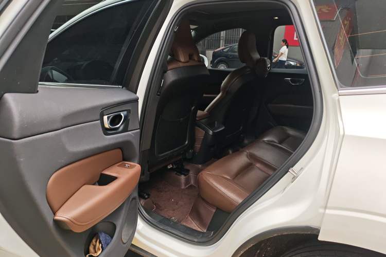 Used Volvo XC60 2023 B5 4x4 Smart Luxury Edition
