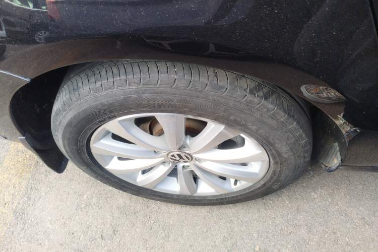 Used Volkswagen Magotan 2015 1.8TSI Luxury Model Right Rear Wheel Hub