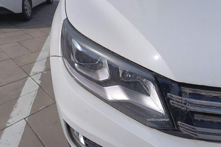 Used Volkswagen Tiguan 2013 1.8TSI Automatic Two-Wheel Drive Trend Edition Right Front Headlight