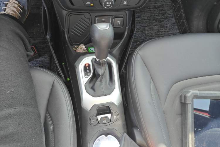 Used Jeep Renegade 2019 220T Automatic Leading Edition Gear Lever