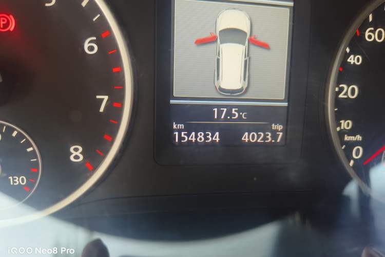 Used Volkswagen Tiguan 2013 1.8TSI Automatic Two-Wheel Drive Luxury Model Odometer Close Up