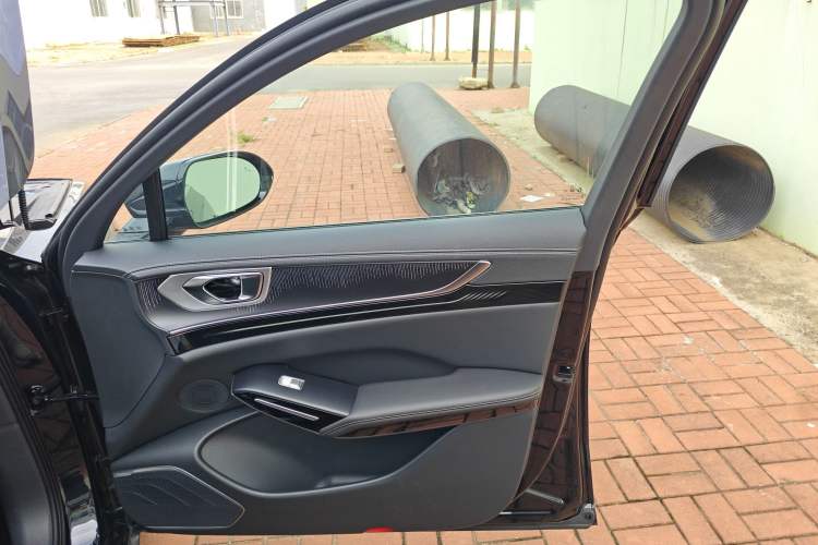 Used Hongqi H9 2025 2.0T Two-Wheel Drive Flagship Luxury Business Edition 5 Seats
