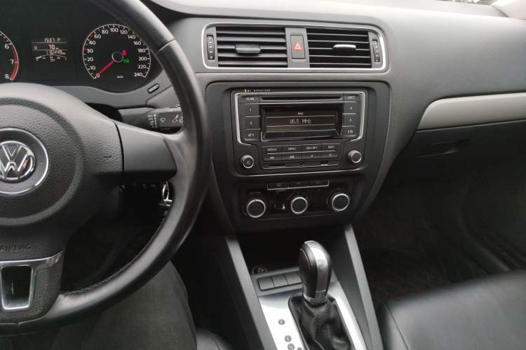 Used Volkswagen Sagitar 2014 Revised Version 1.6L Automatic Leading Edition