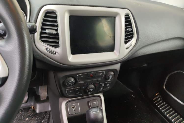 Used Jeep Compass 2020 220T Automatic Leading Edition Audio And AC Panel