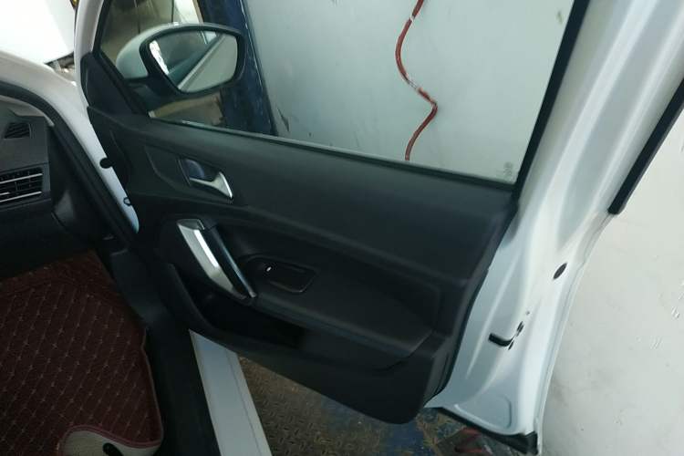 Used Peugeot 308 2019 230THP Automatic Luxury Edition China VI Standard Interior 5