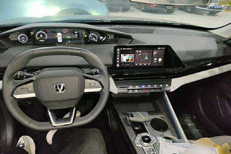 Used CHANGAN UNI-V iDD 2023 ZhiDian iDD 1.5T 113km Smart & Fun Version Audio And AC Panel