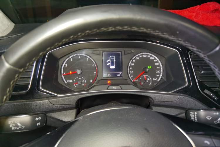 Used Volkswagen T-ROC 2018 280TSI DSG Two-Wheel Drive Comfort Version China VI Standard
