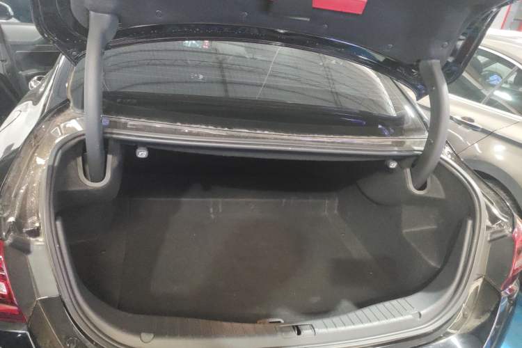 Used Hongqi H5 2022 Classic Model Facelift 1.8T Automatic Smart Connect Flagship Edition
