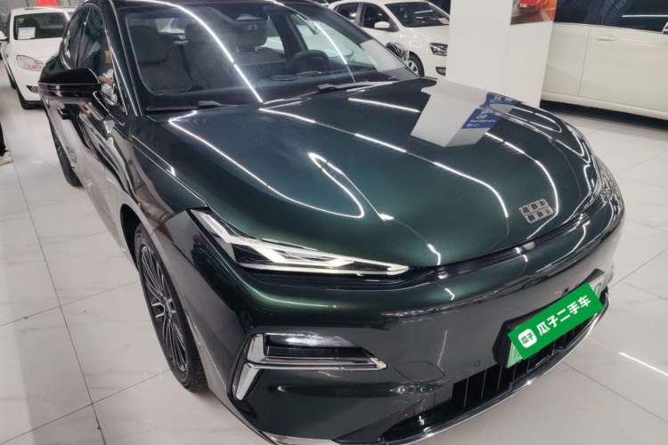 Used Geely Galaxy 8 2025 130km EM-i Deluxe Edition Front Right 45 Deg