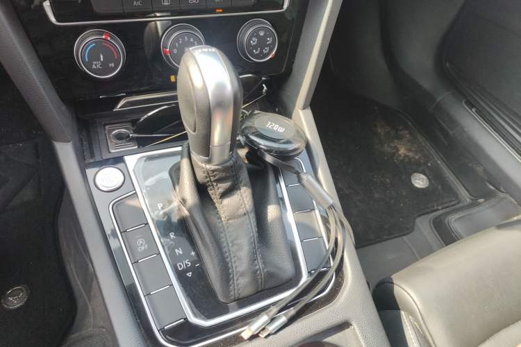 Used Volkswagen Magotan 2023 2 Million Units Limited-Edition 280TSI DSG Comfort Version Gear Lever