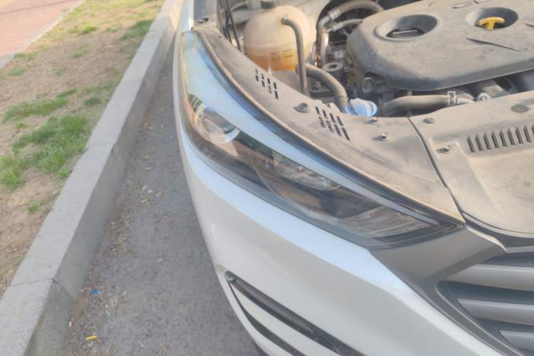 Used Hyundai Tucson 2015 2.0L Automatic Two-Wheel Drive Smart Version Right Front Headlight