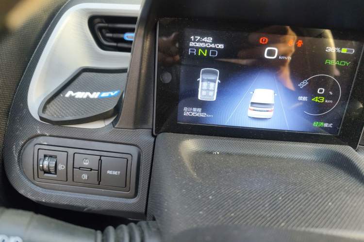 Used Wuling Hongguang MINIEV 2022 Zizai Version Lithium Iron Phosphate Odometer Close Up