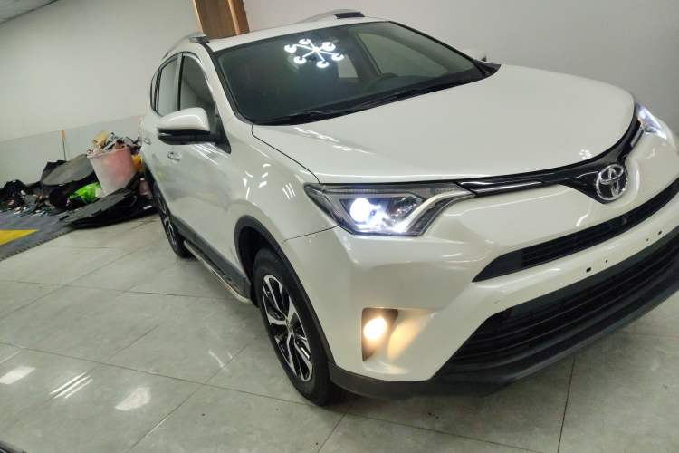 Used Toyota RAV4 2016 2.0L CVT Two-Wheel Drive Fashion Edition China V Standard