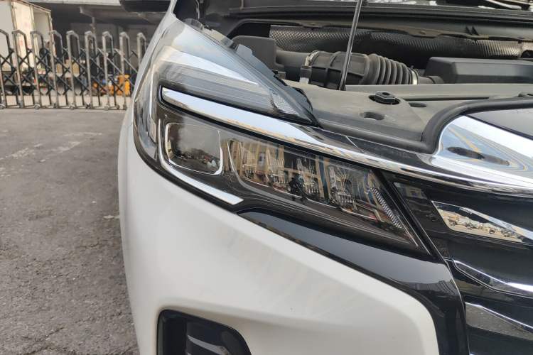 Used Buick GL8 2023 Facelifted Land Cruiser Executive Luxury Version