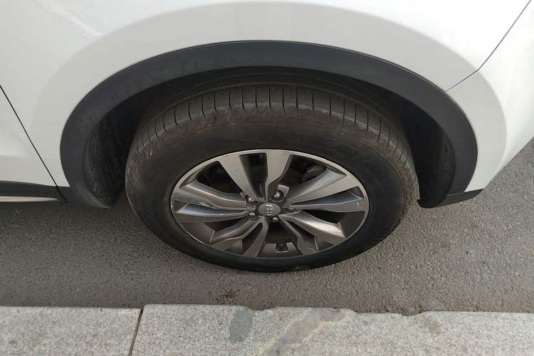 Used Geely Auto Emgrand X7 Sport 2016 2.0L Manual ZhiShang Version
