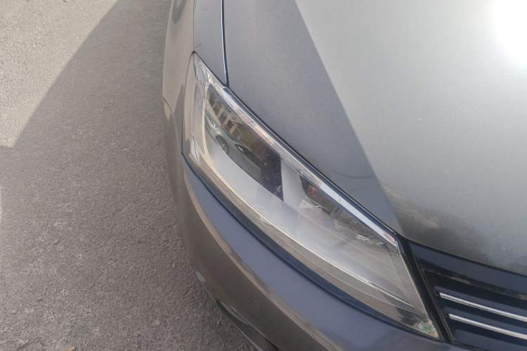 Used Volkswagen Sagitar 2014 1.4TSI Automatic Luxury Model Right Front Headlight