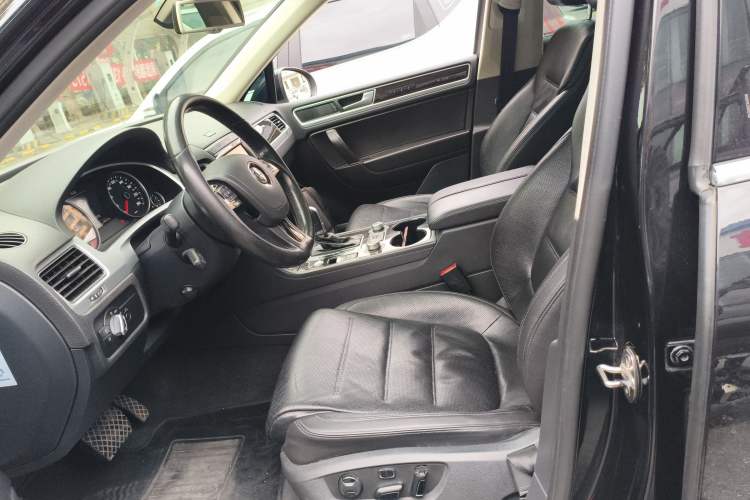 Used Volkswagen Touareg 2016 3.0 TSI High-End Version Left Front Seat