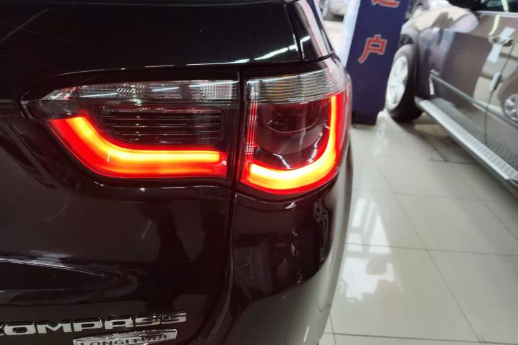 Used Jeep Compass 2019 200T Automatic Family Edition - Connected Large Screen Version
