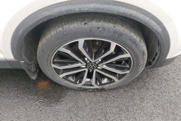 Used Volkswagen T-ROC 2022 280TSI DSG Two-Wheel Drive Elite PLUS Right Front Wheel Hub