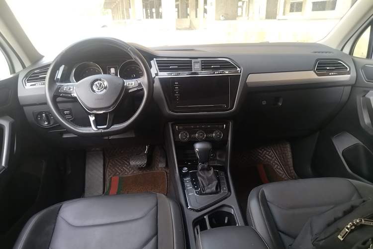 Used Volkswagen Tiguan L 2019 Updated Version 330TSI Automatic Two-Wheel Drive Panoramic Comfort Edition China VI Standard