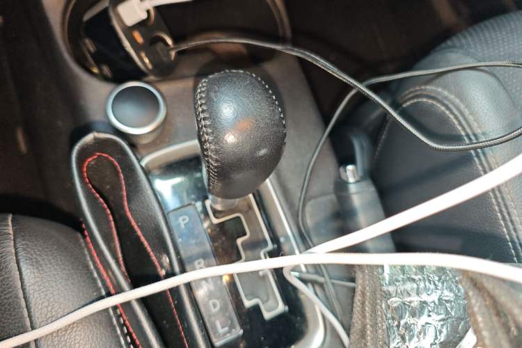 Used Mitsubishi Outlander 2016 2.4L 4x4 Elite Edition 7-Seater Gear Lever