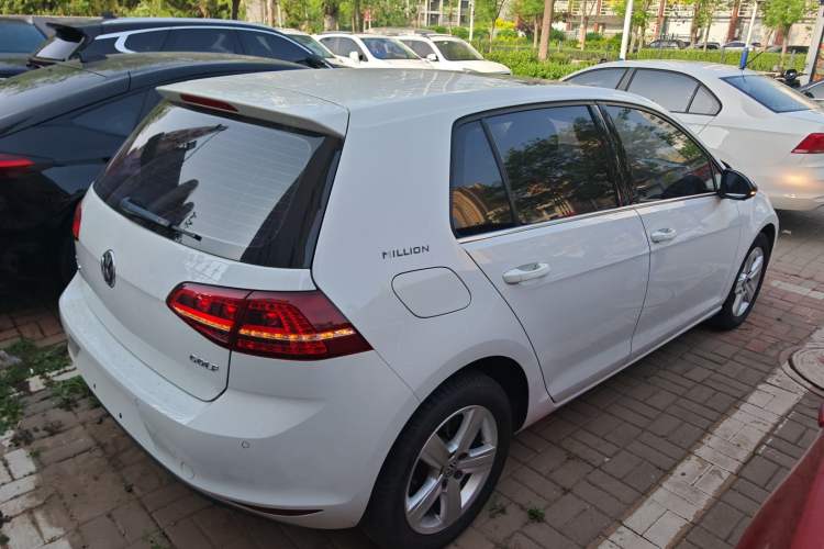 Used Volkswagen Golf 2017 1.6L Automatic Comfort Million-Vehicle Anniversary Edition
