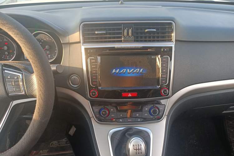 Used Haval M6 2018 1.5T Manual Two-Wheel Drive Elite Model Audio And AC Panel