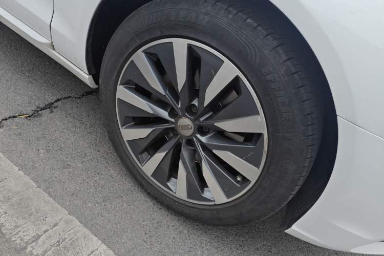 Used Audi A6L 2015 TFSI Millionth Anniversary Intelligent Model Right Front Wheel Hub