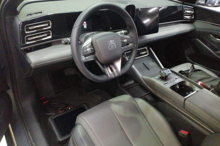 Used BYD Qin L 2024 DM-i 80KM Leading Model Center Console