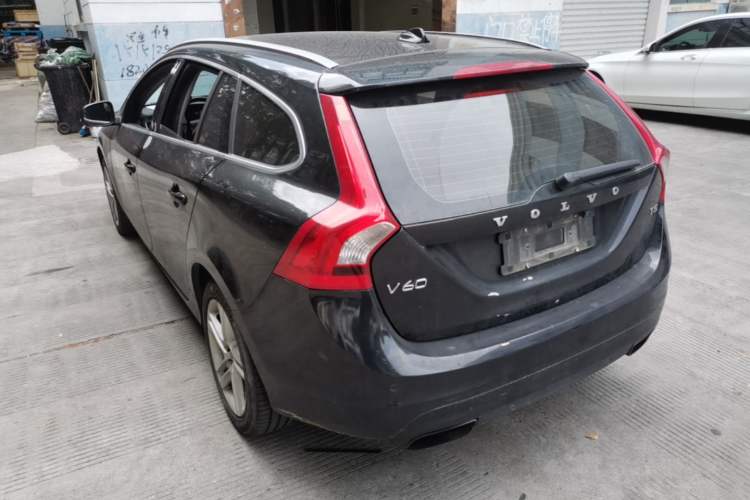 Used Volvo V60 2014 T5 Zhiya Edition
