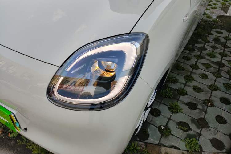 Used Wuling Hongguang MINIEV 2025 Four-Door Version Advanced Edition Left Front Headlight