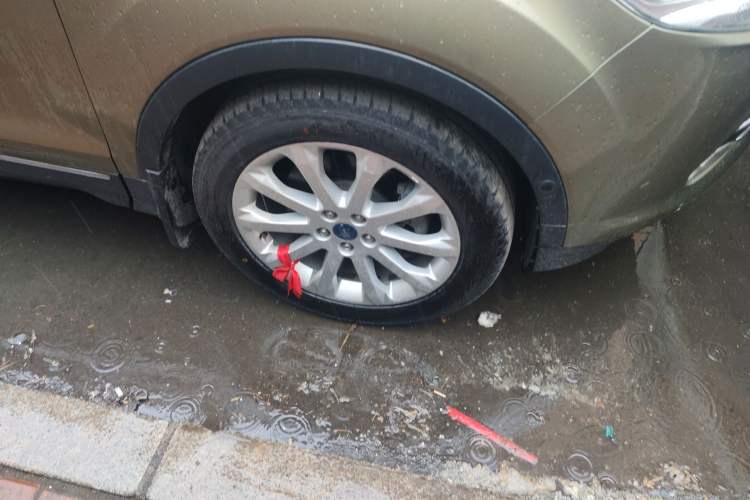 Used Ford Kuga 2013 2.0L GTDi Four-Wheel Drive Premium Model Right Front Wheel Hub