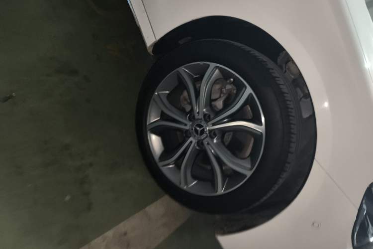 Used Mercedes-Benz E-Class 2022 Revised Version E 300 L Sporty and Stylish Edition Right Front Wheel Hub