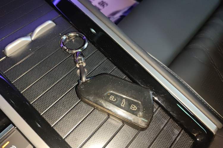 Used Volkswagen Magotan 2024 380TSI DSG Prestige Edition DaMai Package Vehicle Key