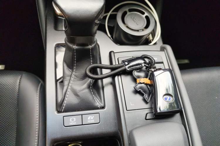 Used Lexus ES 2018 300h Premier Edition China V Standard Gear Lever
