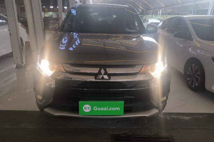 Used Mitsubishi Outlander 2016 2.0L Two-Wheel Drive Comfort Edition 5 Seats
