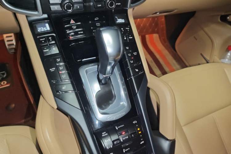 Used Porsche Cayenne 2014 Cayenne Platinum Edition 3.0T
