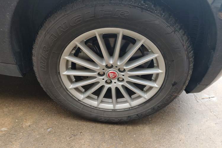 Used Jaguar F-PACE 2019 2.0T Four-Wheel Drive Urban Luxury Edition Right Front Wheel Hub