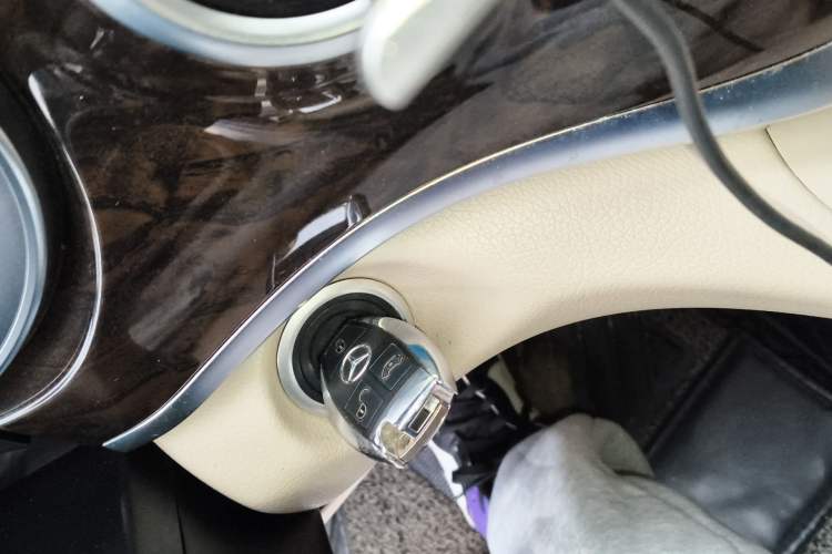 Used Mercedes-Benz V-Class 2018 V 260 L Prestige Extended Version China VI Vehicle Key