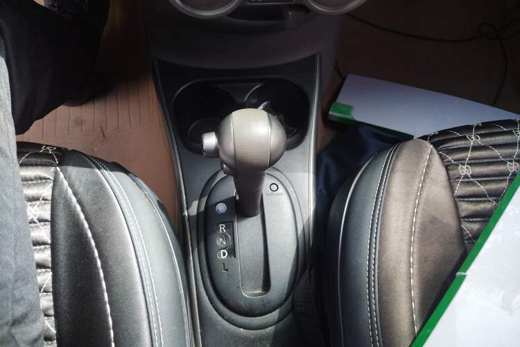 Used Nissan Sunny 2011 1.5XL CVT Luxury Edition Gear Lever