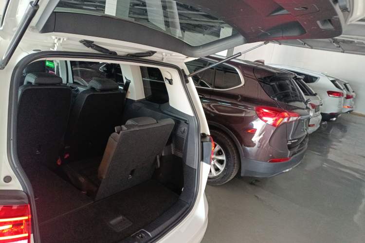 Used Volkswagen Touran 2016 Volkswagen Touran L 280TSI DSG Comfort Edition