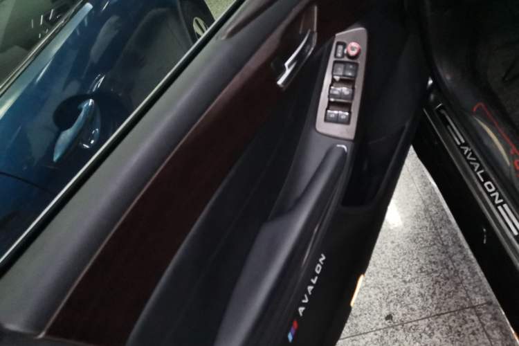 Used Toyota Avalon 2019 2.5L Ambition Version China VI Standard
