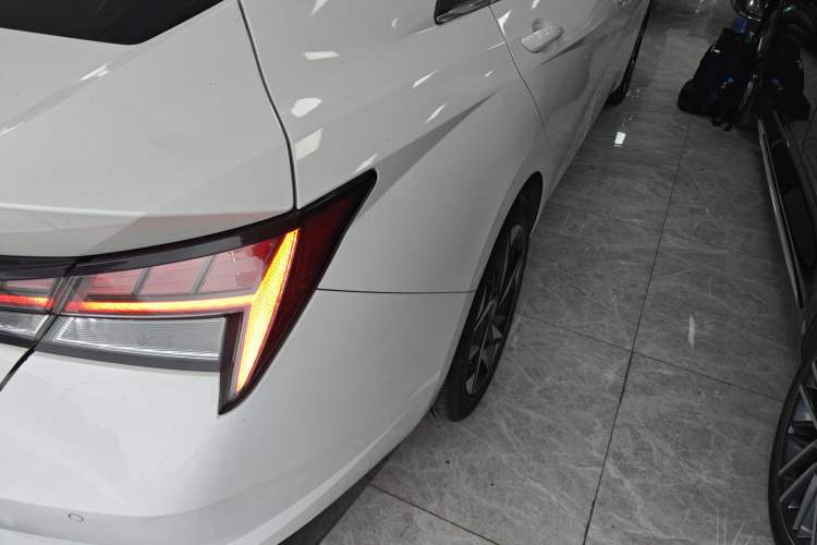 Used Hyundai Elantra 2021 1.5L CVT LUX Prestige Edition
