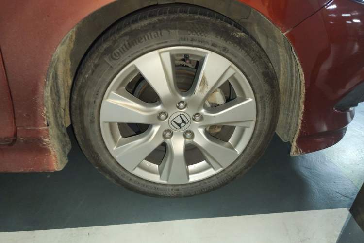 Used Honda Jade 2014 1.8L Automatic Comfort Elite Version 5 Seats Right Front Wheel Hub