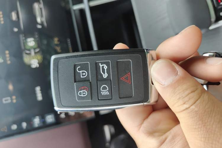 Used Land Rover Range Evoque 2024 Aurora L 249 PS Prestige Light-Chasing Edition