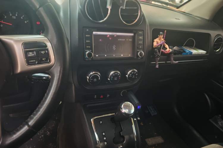 Used Jeep Compass 2013 2.4L four-wheel-drive sport version
