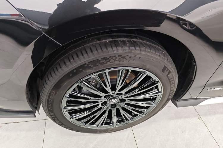 Used Toyota Granvia 2024 2.5L Hybrid Prestige PLUS Four-Wheel Drive Version Left Front Wheel Hub